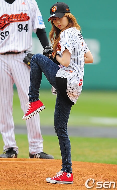 4minute's HyunA pitches for Lotte Giants | allkpop