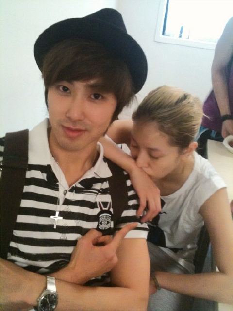 Yunho gives BoA some support | allkpop