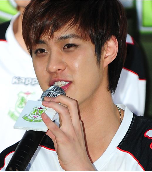 MBLAQ's Seungho shows off his impressive piano-playing skills on 'Music ...