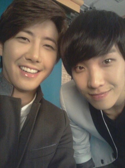 ZE:A's Kwanghee and MBLAQ's Lee Joon take a selca photo on the set of ...