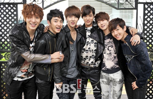 EXO-K comes up with compliments for each member in their latest ...