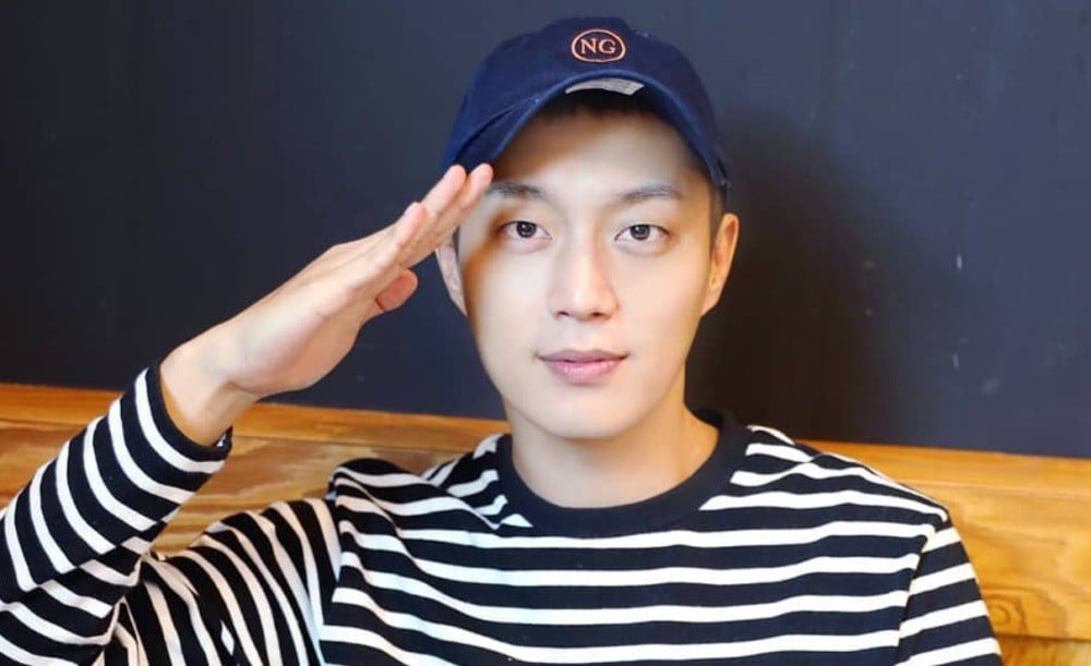 Highlight's Doojoon writes a letter to fans from military | allkpop