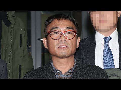 Kim Gun Mo makes statement to press after police investigation for