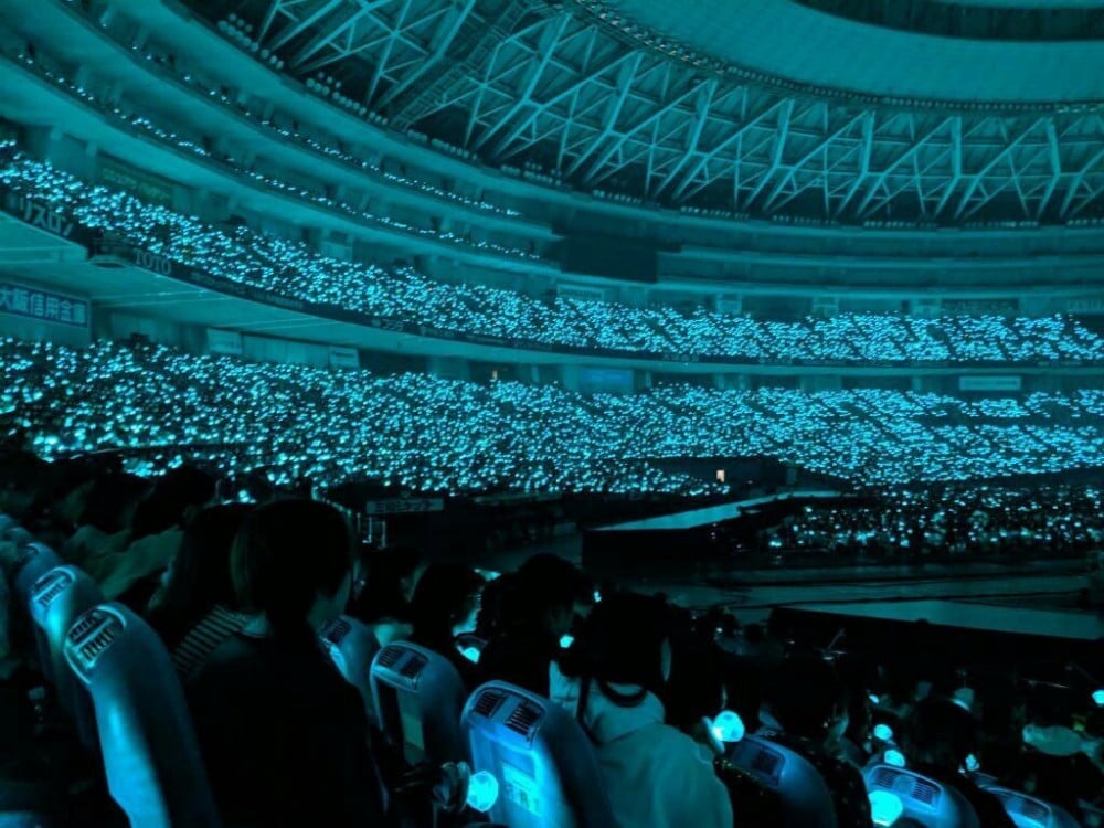 shinee-fans-unhappy-about-txt-s-similar-lightstick-colors-allkpop