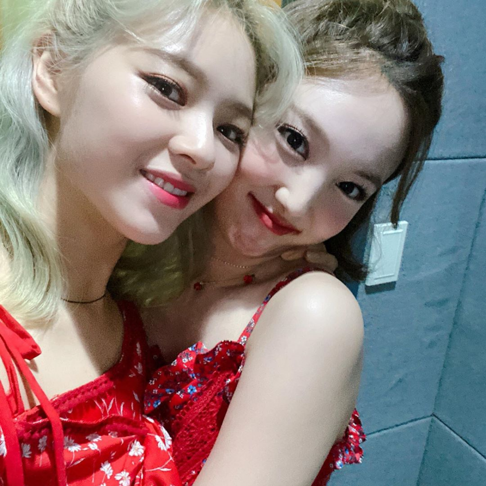 TWICE member Jungyeon posts a cute selfie to congratulate ...