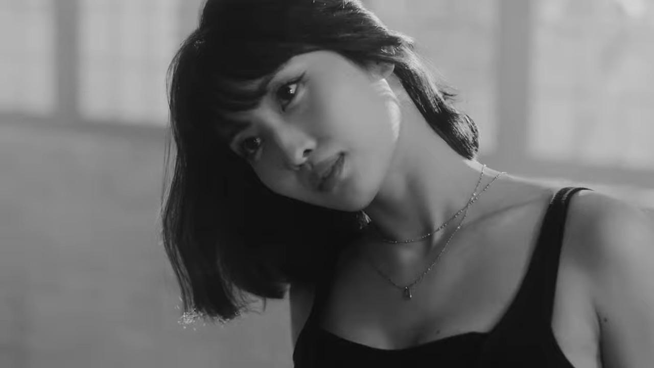 TWICE‘s Momo displays her dance skills in yukaDD‘s Special MV for her