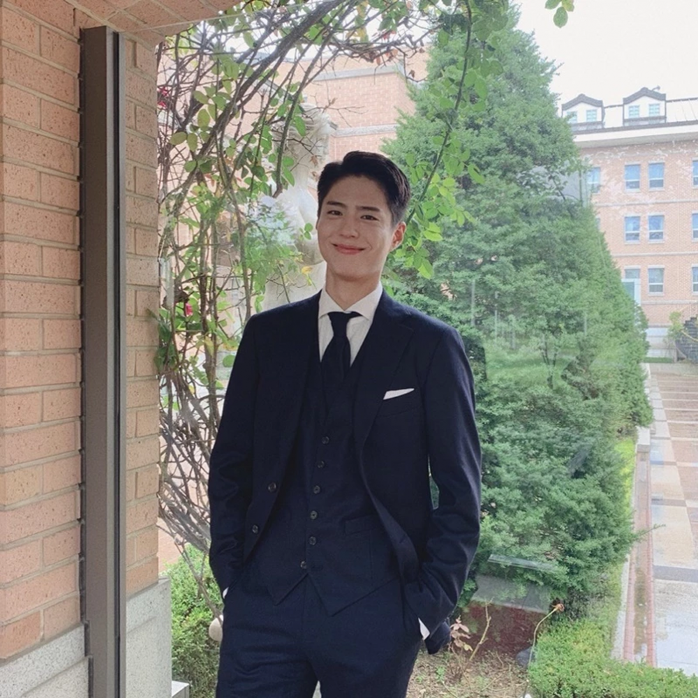 Park Bo Gum personally updates his fans from the Navy with a ...