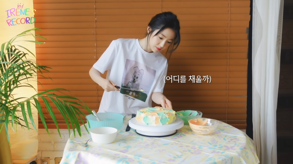 Red Velvet's Irene uploads a video, updating her fans and celebrating