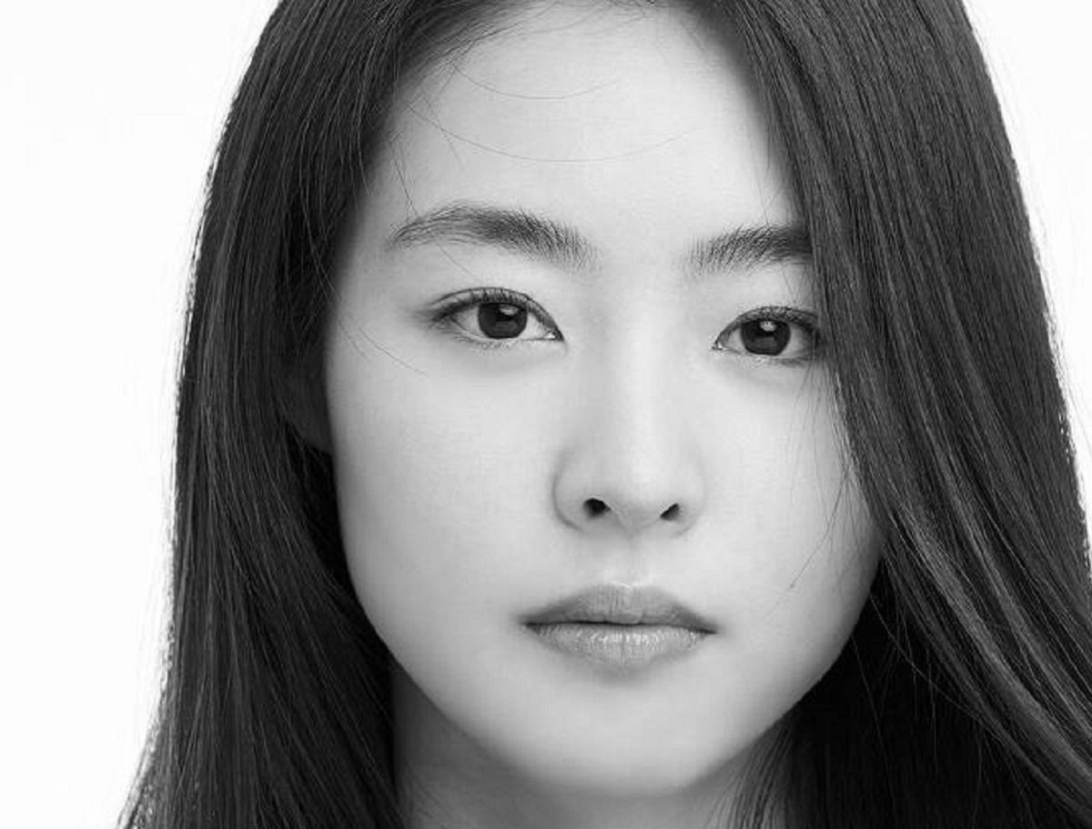 Lee Yeon Hee Shows A Charismatic Gaze In Photos Released For The Korean Actors Campaign