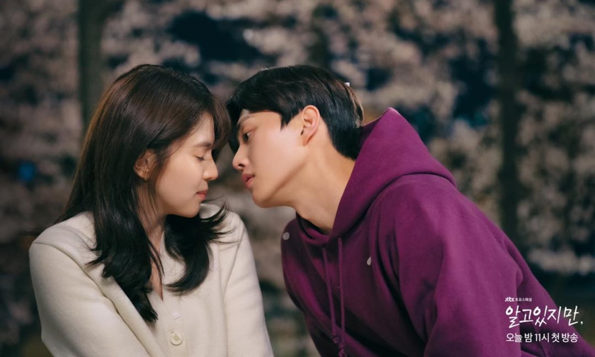 Netizens Are Surprised To See That Song Kang X Han So Hwee S Jtbc Drama Nevertheless Has A Low Rating Of 1 Allkpop