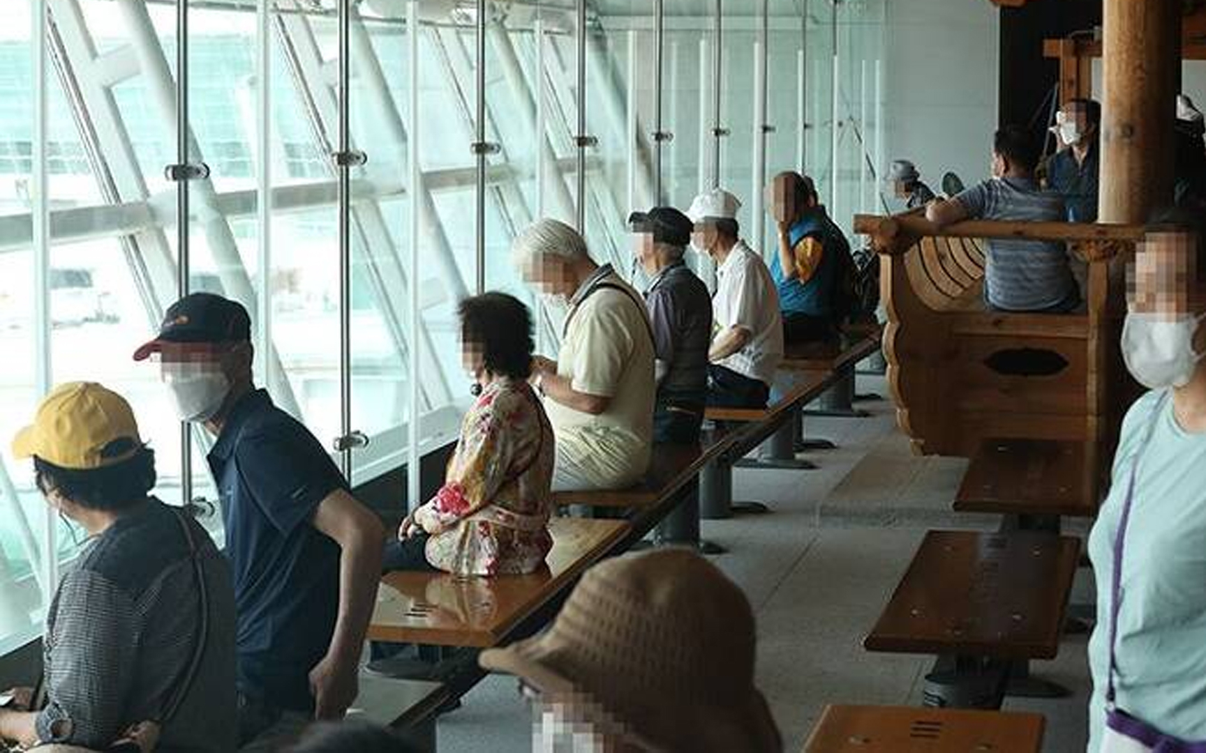 Korean seniors are gathering at Incheon International airport to cool ...