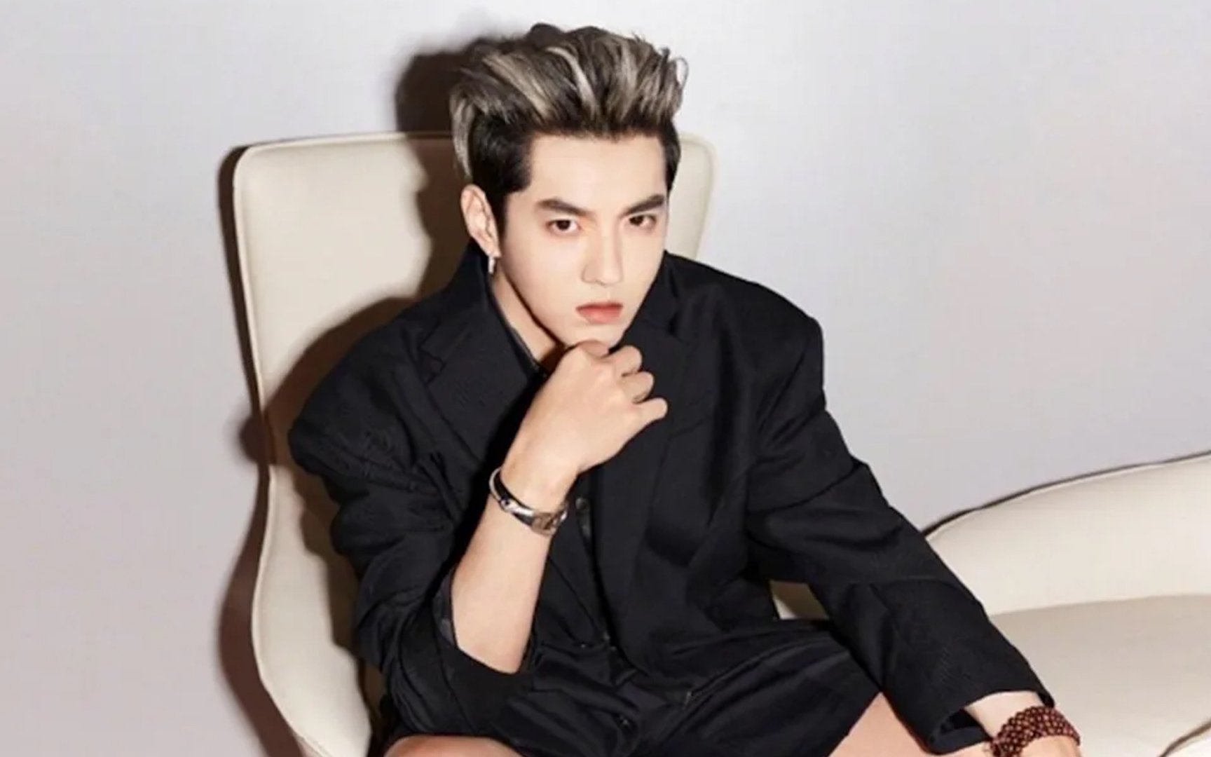 Video) Chinese r Claims Kris Wu Has Emotional Breakdowns In