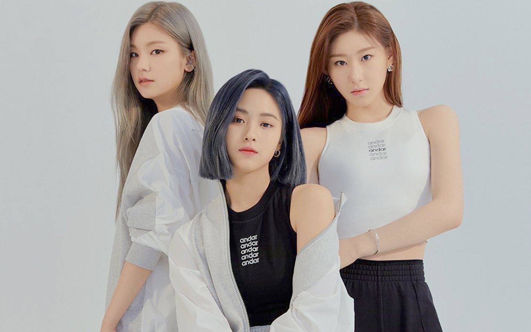 Кто макнэ в итзи. Йеджи Itzy. Группа Itzy Юна. Рюджин из Itzy. Itzy Chaeryeong Loco.