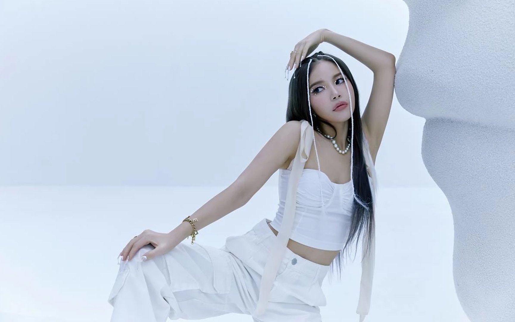 MAMAMOO's Solar reveals the struggles of releasing her first solo mini ...