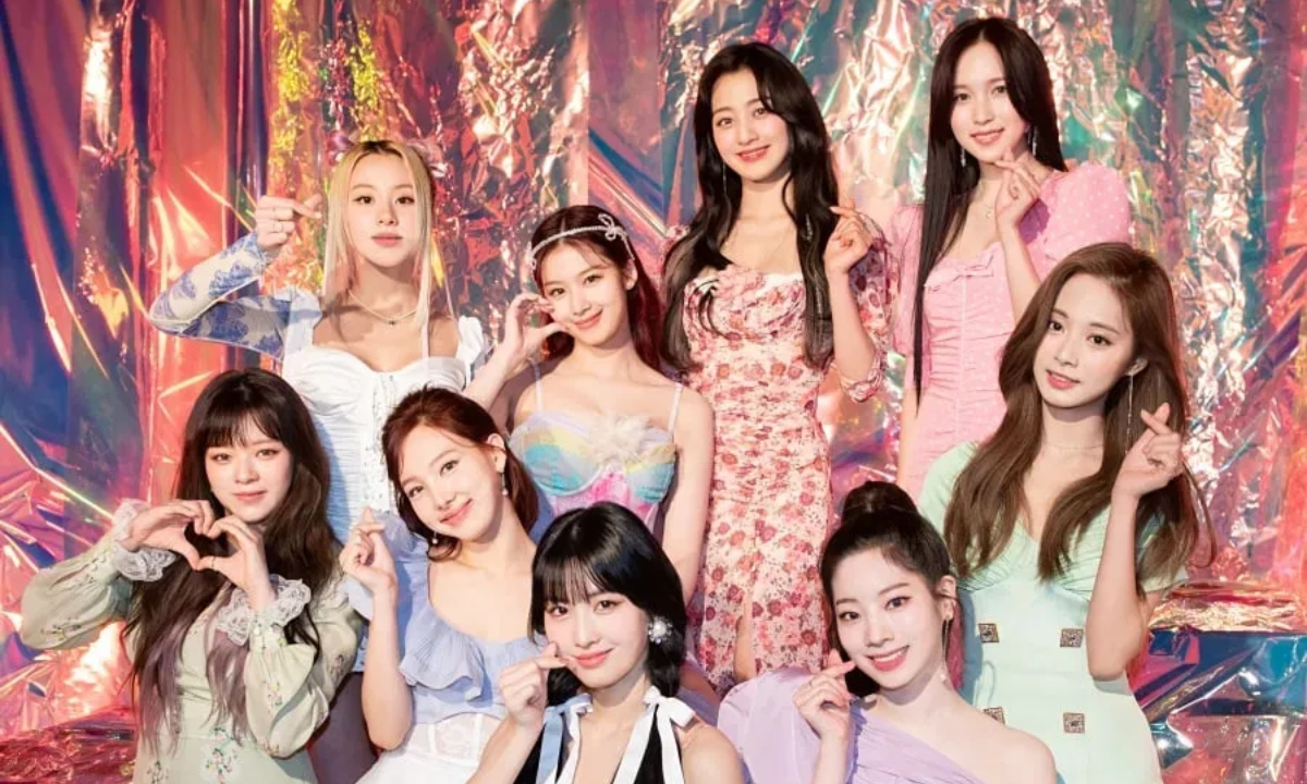 Netizens wonder what decision the TWICE members will make regarding