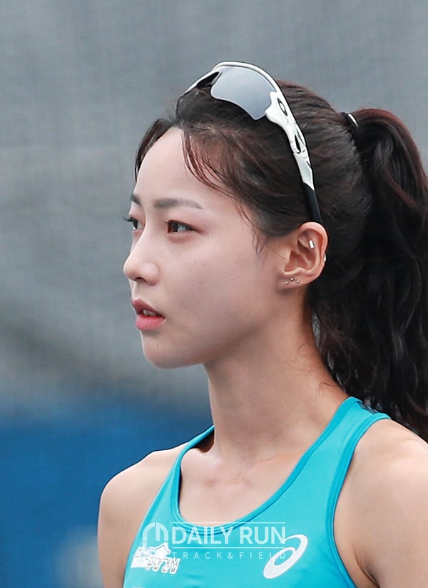 Track and field sprinter Kim Min Ji causes a buzz online among male ...