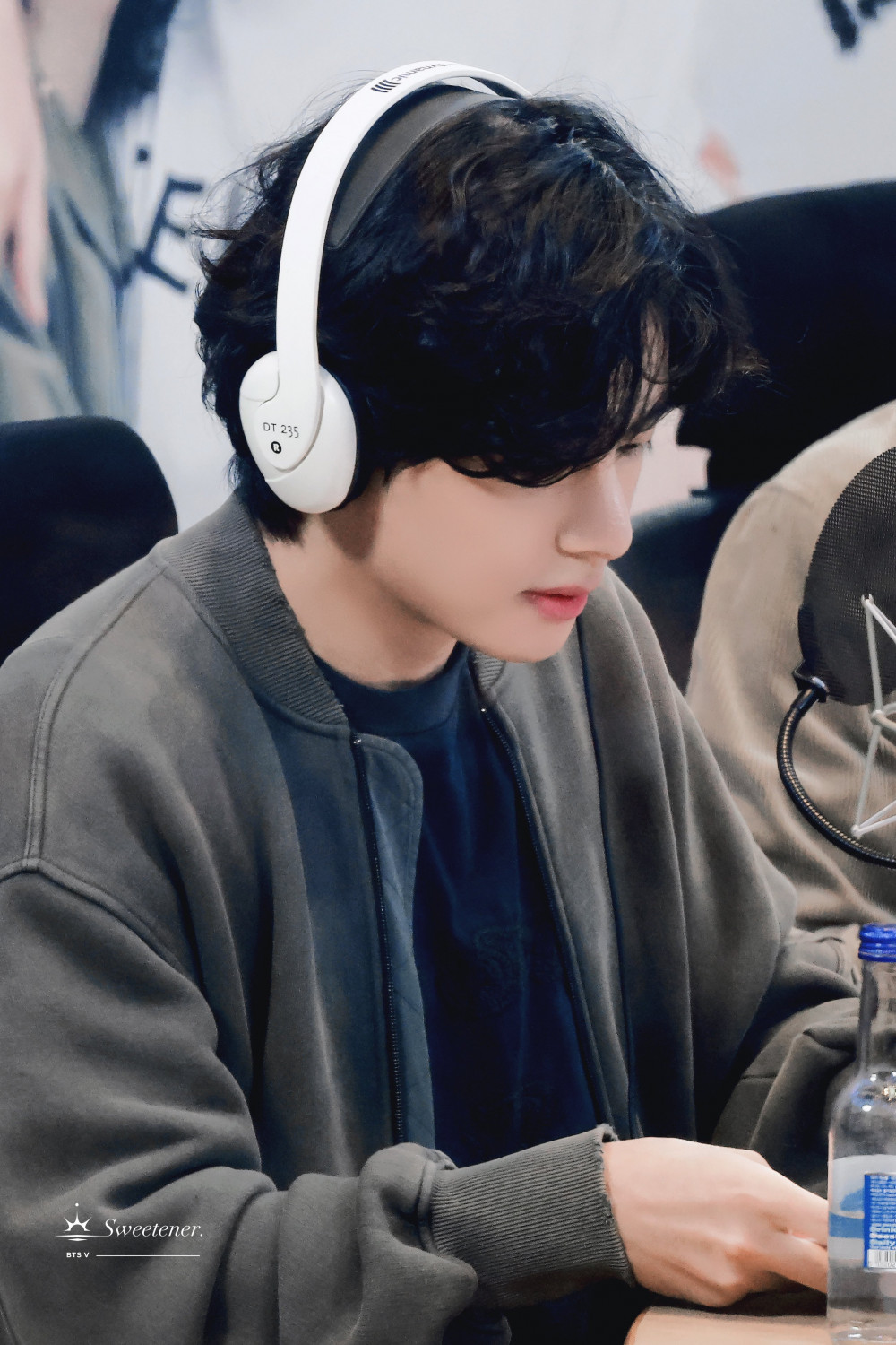 Kim Taehyung spends a chaotic day with fans on Day 2 as Special DJ