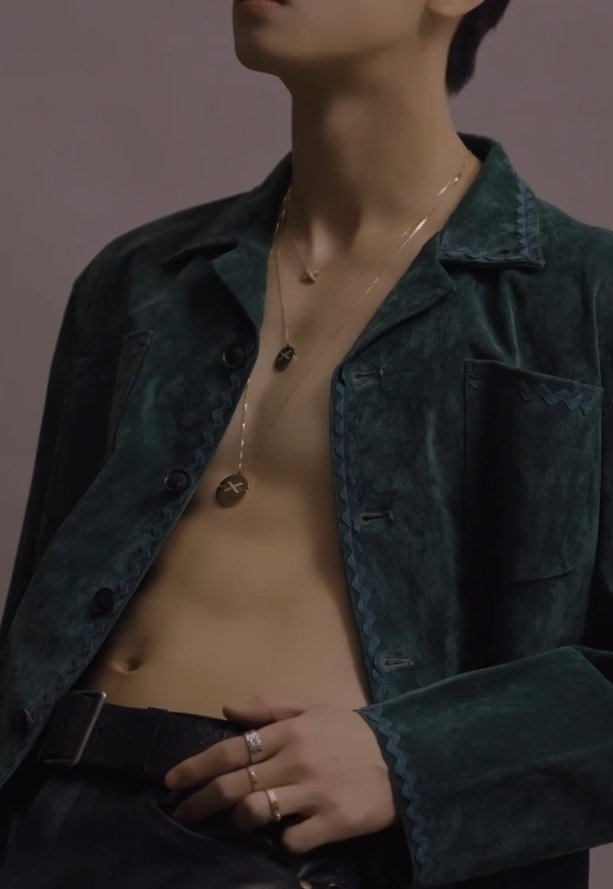 Cha Eun Woo flaunts his abs for the first time making fans go