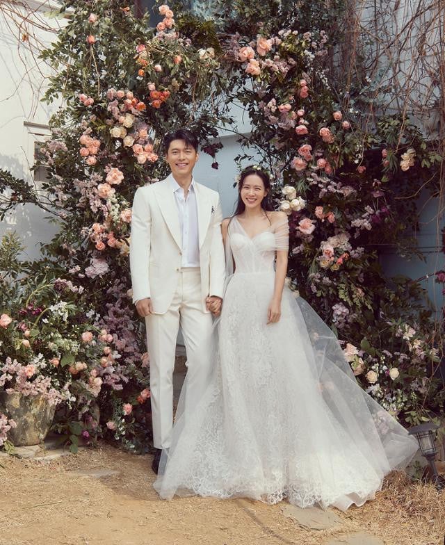 Netizens say that all celebrity wedding photos of 2022 are absolutely ...