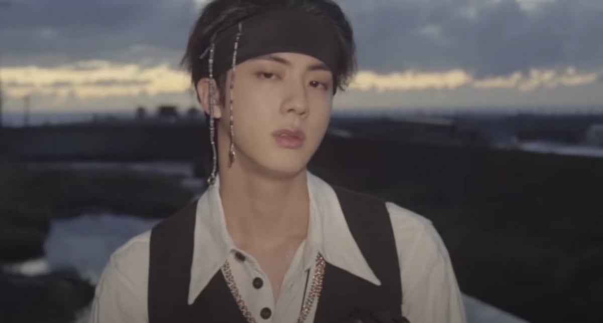 BTS JIN's photo at sea - HiTV News