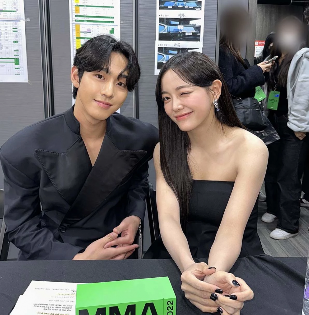 A Business Proposal Couple Kim Se Jung And Ahn Hyo Seop Reunited At The 2022 Mmas Allkpop 2976