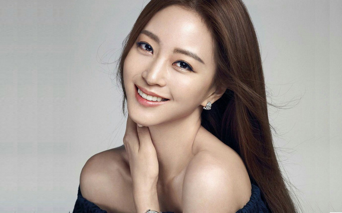 Han Ye Seul to make drama comeback in 'The Queen Lives in Seoul' | allkpop