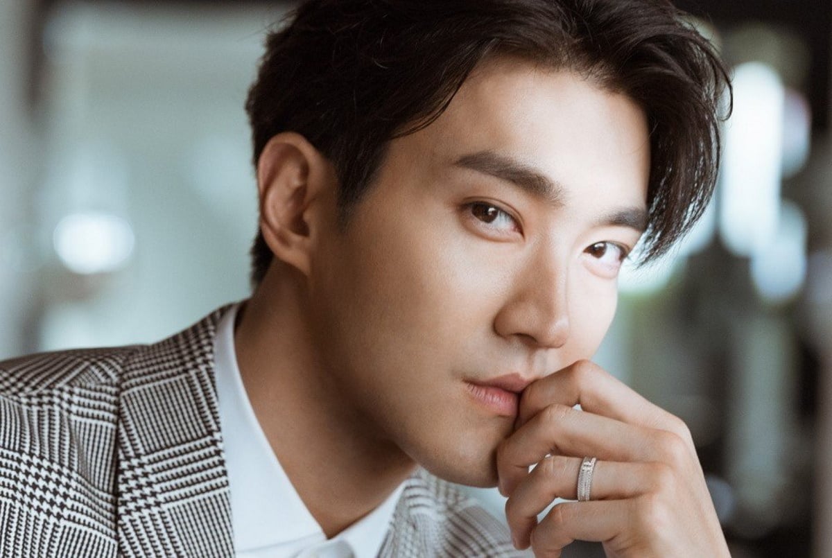 Чхве кан рок. Шивон супер Джуниор. Super Junior Siwon. Шивон из super Junior. Шивон super Junior 2021.