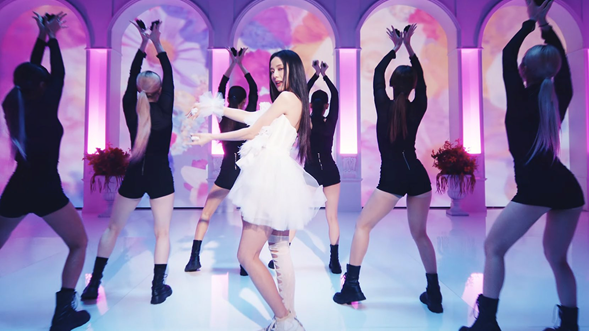 Jisoo from BLACKPINK takes center stage in 