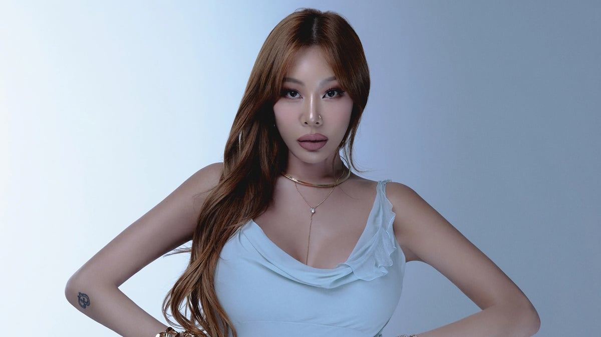 MORE VISION reveals profile photos of Jessi in white | allkpop