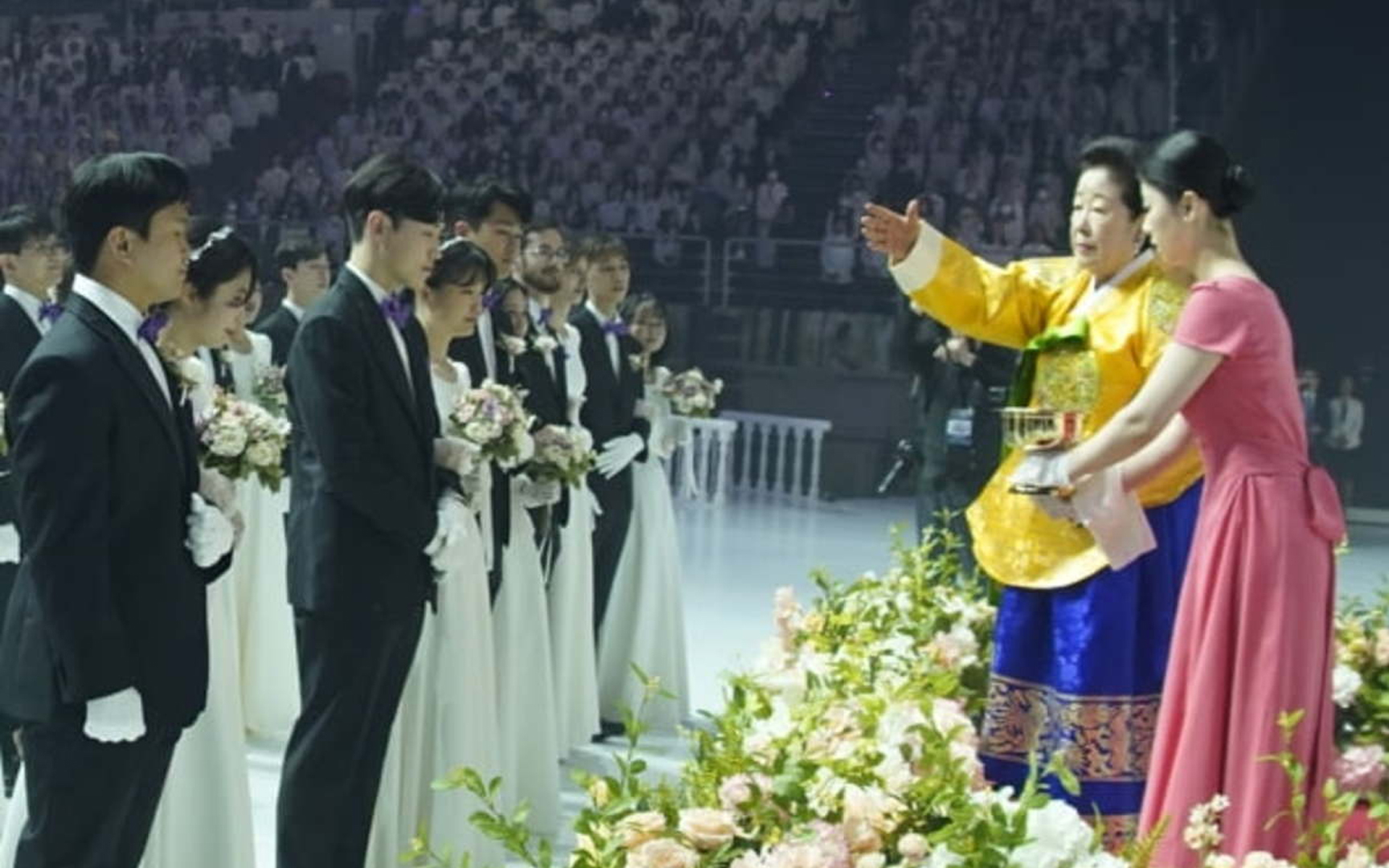 8 000 Couples Worldwide Join In Unification Church s Mass Wedding Allkpop