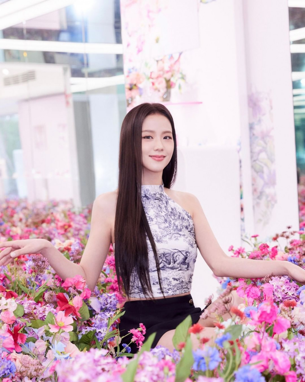 When I saw Jisoo from BackPink posted her picture with the Dior Bouquet, I  felt in love. Thinking that it would be so cool if we can…