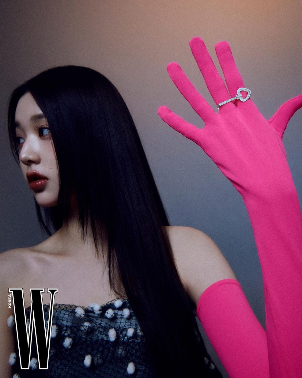 WOW THAT VISUAL IS INSANE: Fans in awe as IVE's Wonyoung looks lush in  latest cover shoot for W Korea x FRED