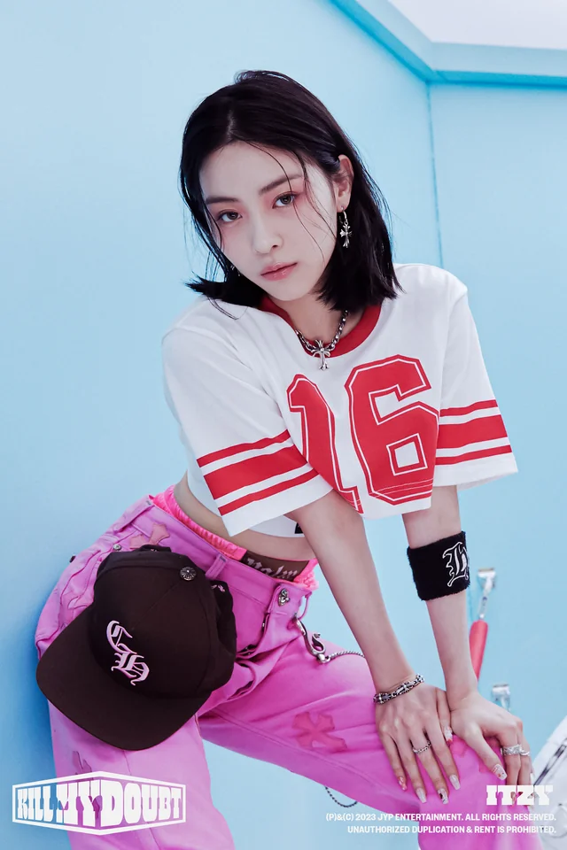 ITZY brings out new set of girl-crush concept photos for their comeback ...