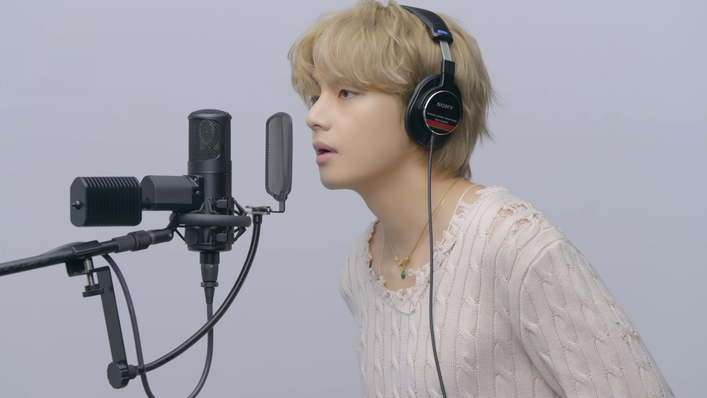 BTS's V Puts On A Smooth Vocal Performance Of 'Slow Dancing' For 'THE ...