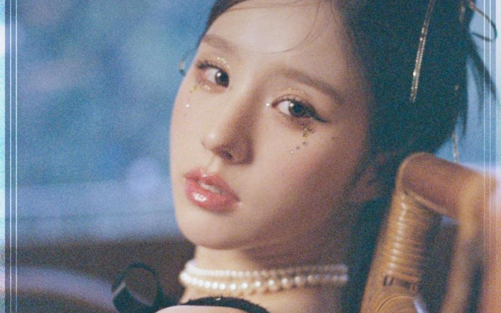 ARTMS' HeeJin unveils another graceful teaser image for her solo album