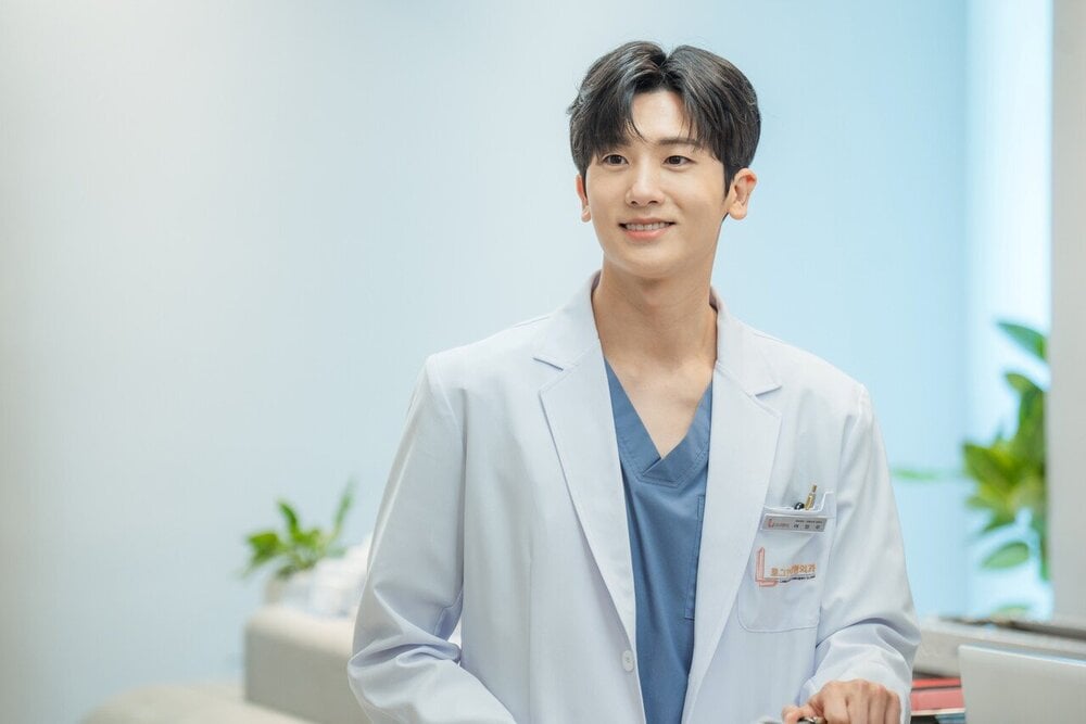 Park Hyungsik prepares to shine anew in new stills from 'Doctor Slump ...