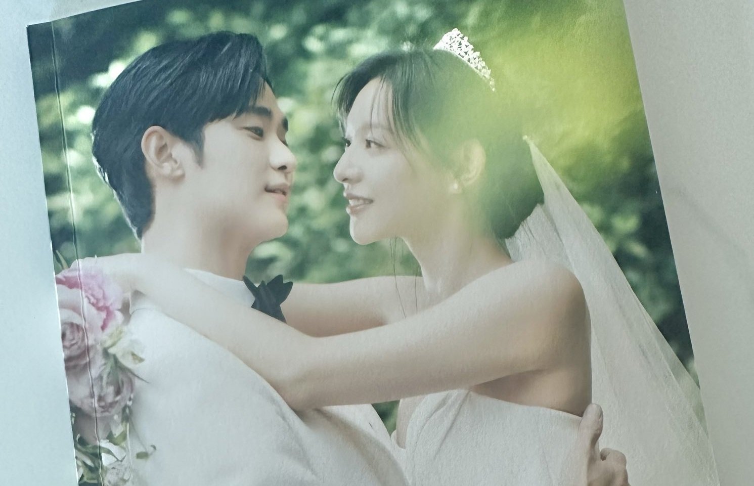 Kim Soo Hyun and Kim Ji Won shine in newly released wedding photos from ...