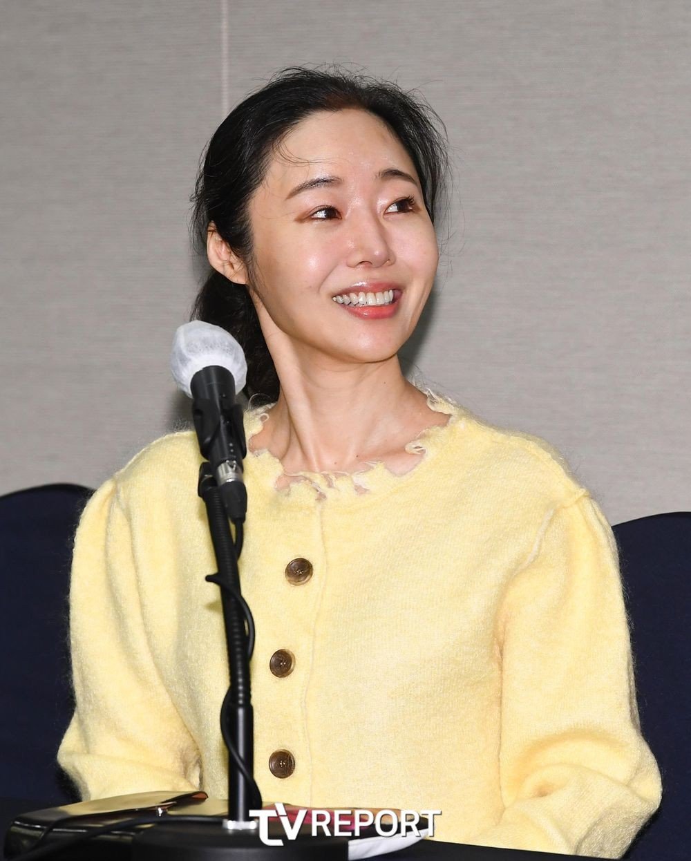 Min Hee Jin opens her press conference with a suggestion of ...