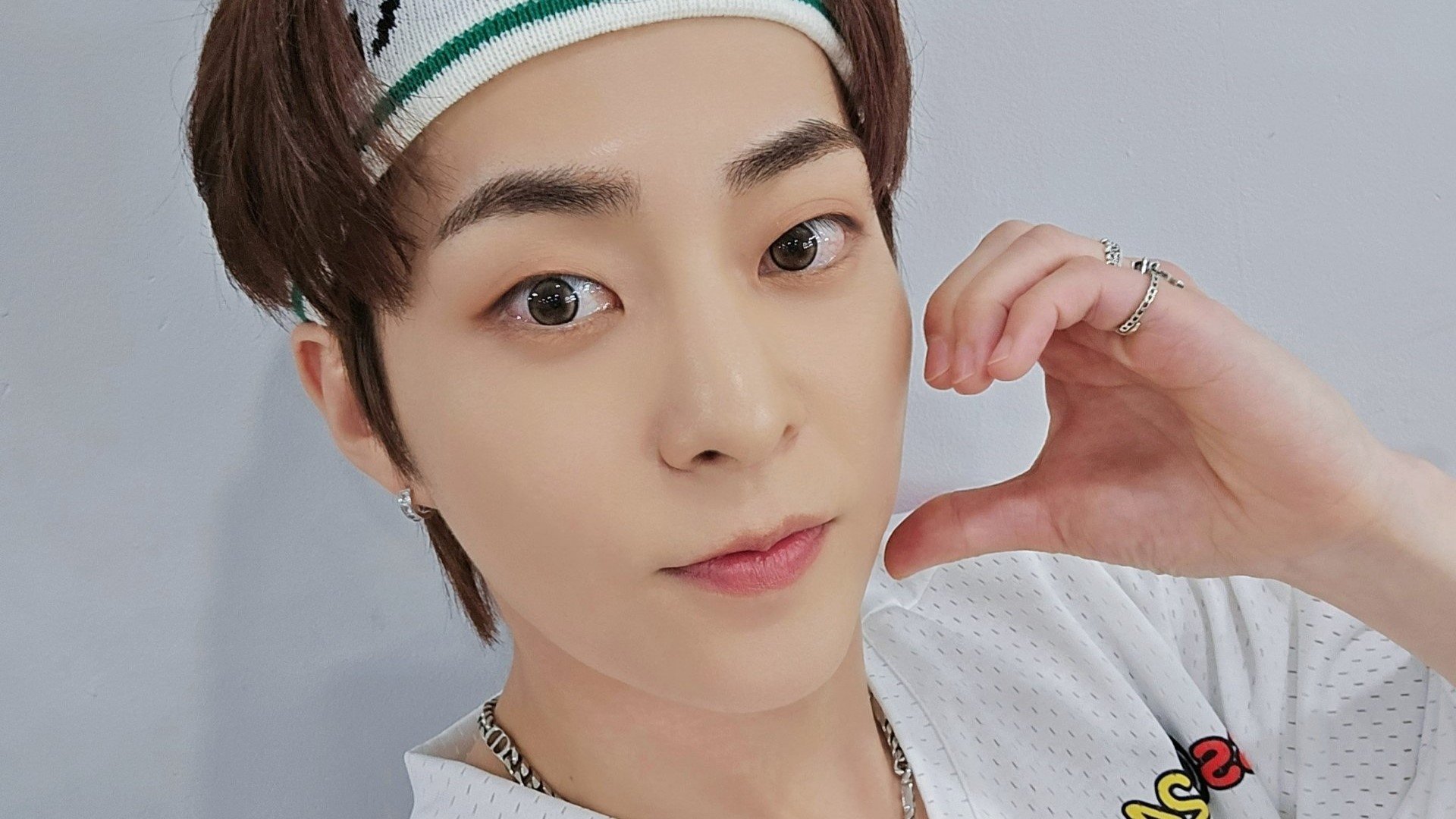 <b>EXO</b>&apos;s <b>Xiumin</b> takes on NewJeans&apos; &apos;How Sweet&apos; dance chall...