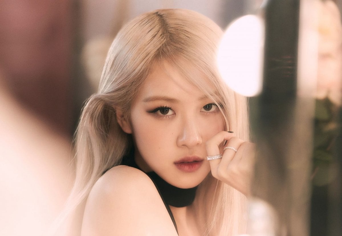 Rosé z BLACKPINK prowadzi rozmowy w sprawie dołączenia do The Black Label pod nadzorem producenta Teddy’ego