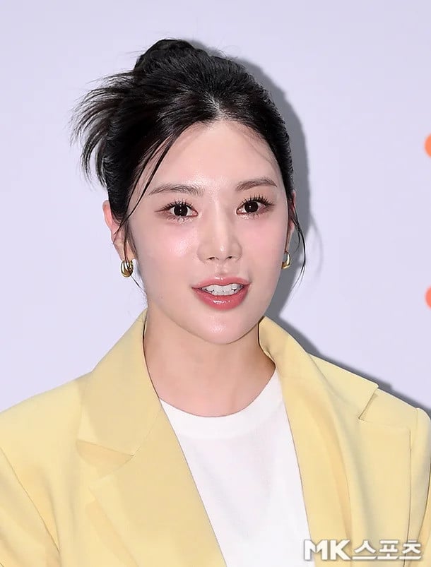 After School's Lizzy appears at an event and netizens are saying she's unrecognizable