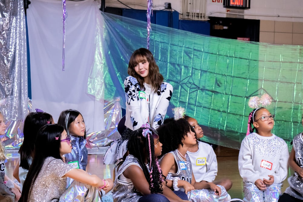 BLACKPINK's Lisa films a music video and teaches dance with elementary students in 'Celebrity Substitute'