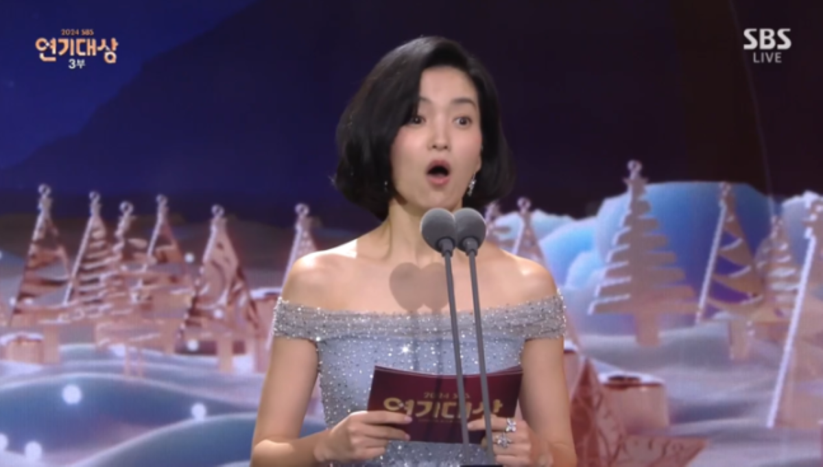 Actress Kim Tae-ri Accidentally Calls SBS ‘MBC’ at Drama Awards